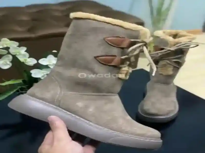 Женские ботинки